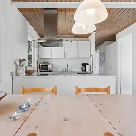 Dom wakacyjny Mikkelina - 700m From The Sea By Interhome *